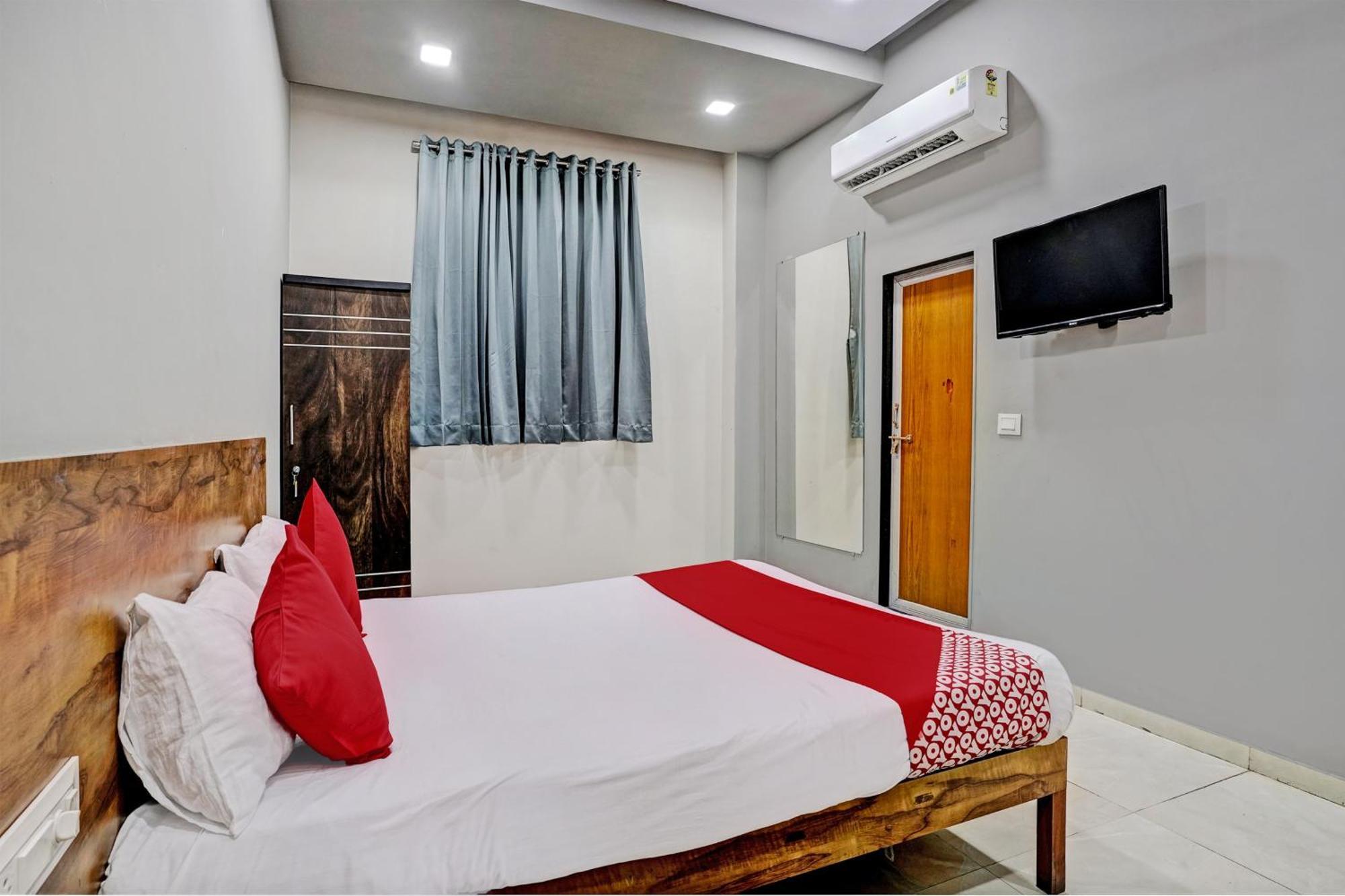 Oyo Flagship Hotel 9 Сурат Экстерьер фото
